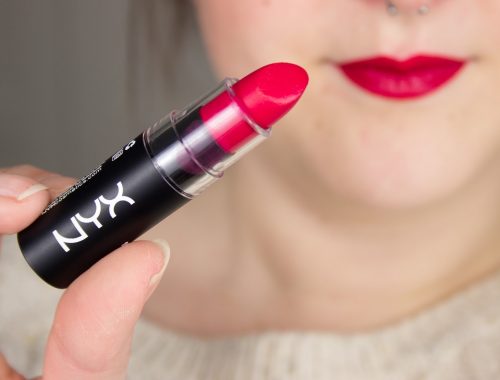 rouge à lèvre mat bloody mary lipstick test blogueuse beauté beauté blogger mlle nostalgeek swatch lips red
