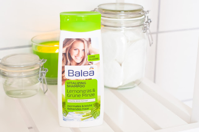 shampoing Balea vitalisant à la citronnelle et à la menthe. Ces produits qui me redonnent la pêche en été.