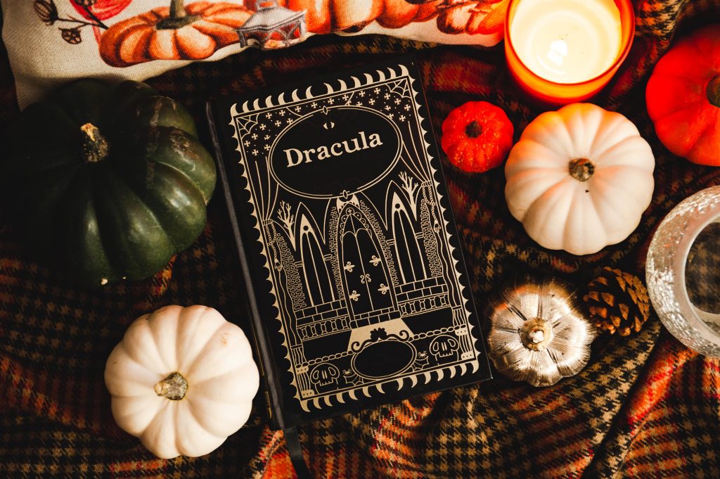 Bram Stokers Dracula gilt als einer der Klassiker der Weltliteratur und hat in Kunst und Kultur eine deutliche Spurhinterlassen.