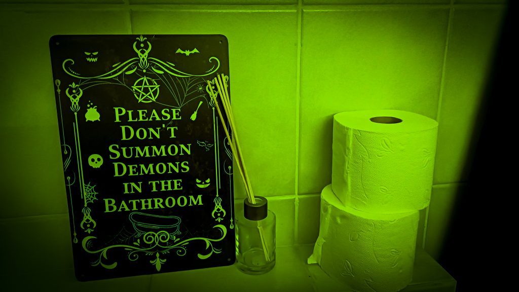 don't summon demons in the bathroom Schild für Halloween-Party