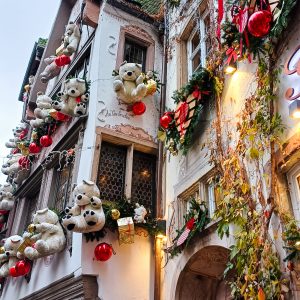 10 Dinge, die du in Straßburg zur Weihnachtszeit machen solltest - Weihnachtsdekorationen und Fassaden bestaunen