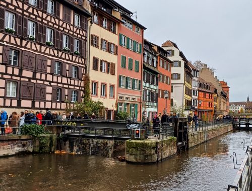 10 Dinge, die du in Straßburg zur Weihnachtszeit machen solltest - Fachwerkhäuser und Kanäle