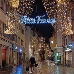10 Dinge, die du in Straßburg zur Weihnachtszeit machen solltest - Spaziergang durch La Petite France