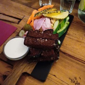 Rigaer Brot in Folkklubs Ala Pagrabs in Riga, Lettland