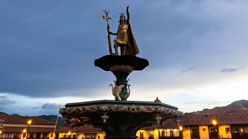 Statue des Inka-Königs Pachacutec, auf dem Plaza de Armas in Cusco, Peru