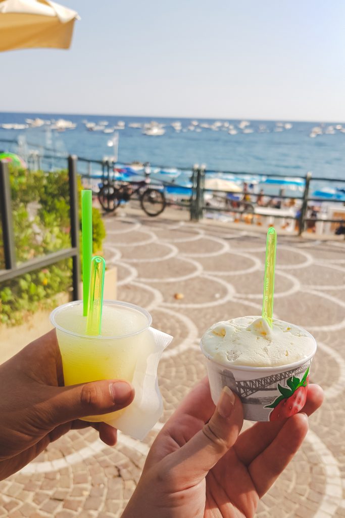 Zitroneneis und Zitronen-Granita an der Amalfiküste