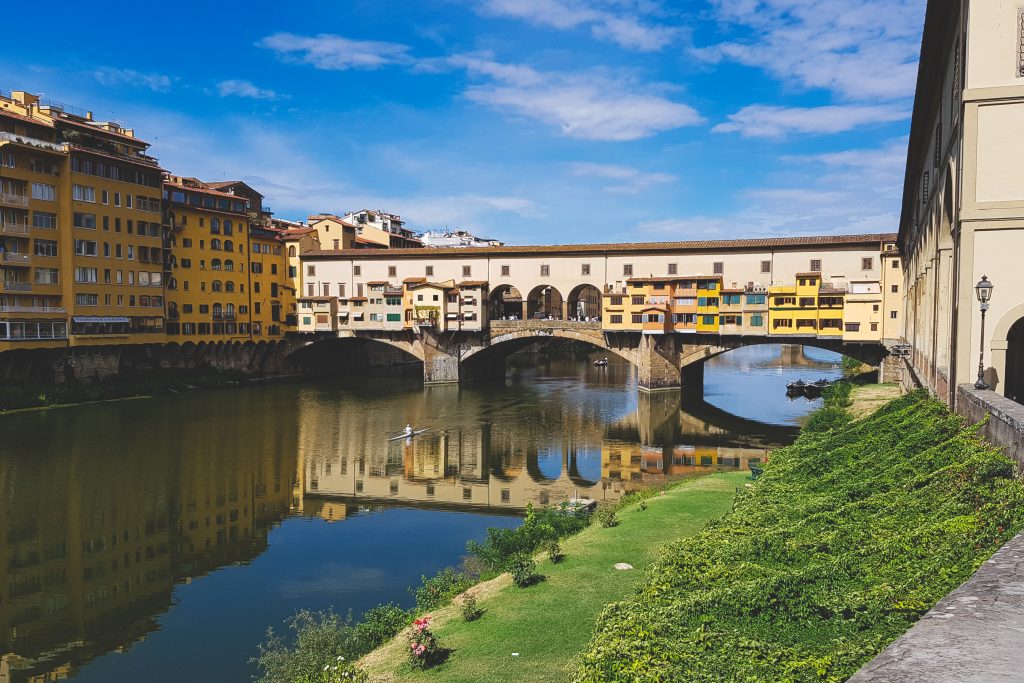 Die Ponte Vecchio und der Arno in Florenz