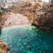 Lama Monachile Bucht Strand in Polignano a Mare, Apulien Italien.