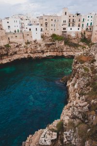 Lama Monachile Bucht in Polignano a Mare, Apulien Italien.